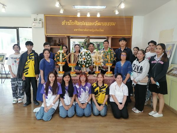 ภาพประกอบ: จัดการอบรมหลักสูตรระยะสั้น “การทำเครื่องสักการะล้านนา : หมากสุ่ม หมากเบ็ง ต้นดอก ต้นเทียน ต้นผึ้ง”