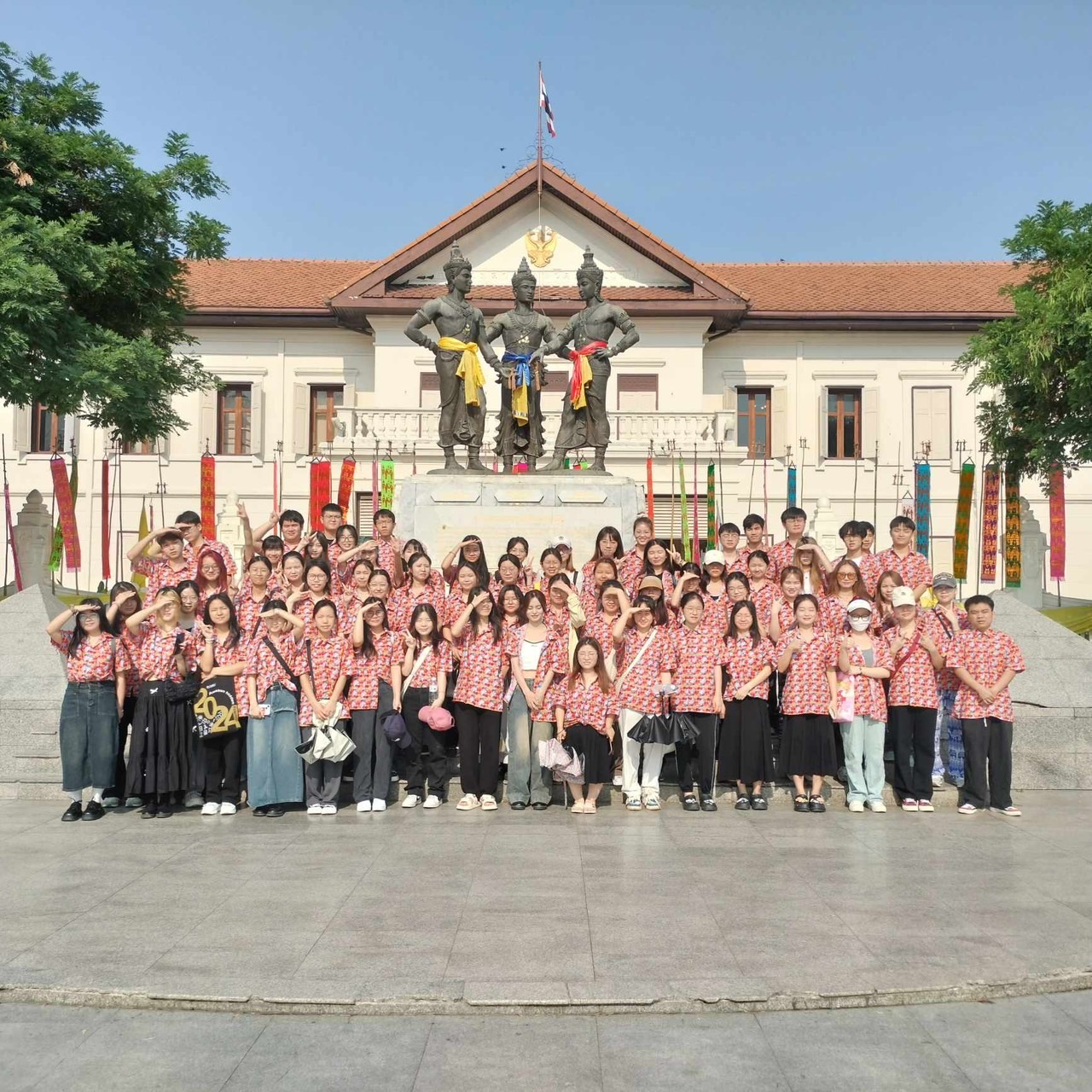 ภาพประกอบ: ร่วมกิจกรรมงานวันดา "ยอสวยไหว้สา พระญามังราย 728 ปี เมืองเชียงใหม่"