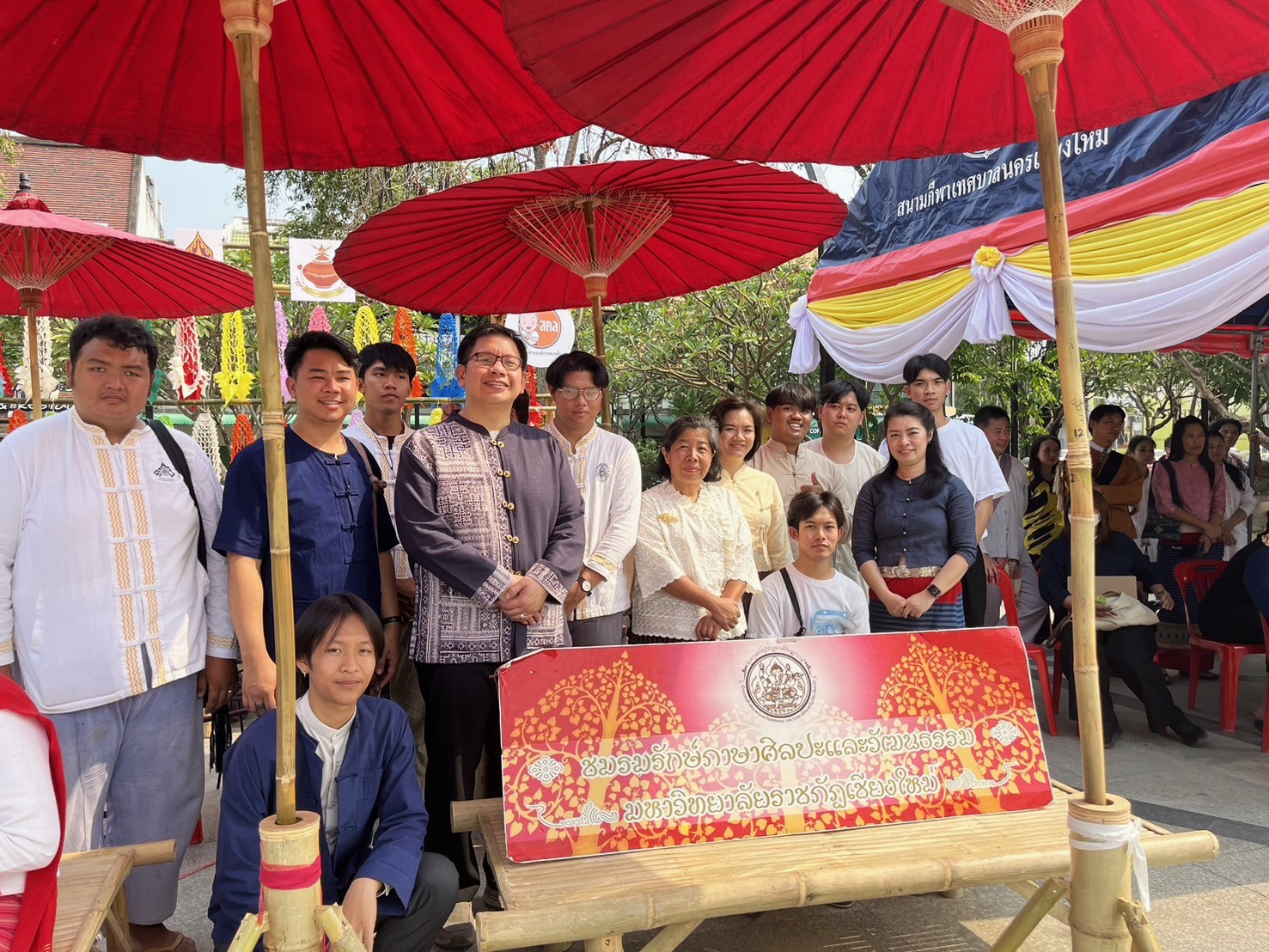 ภาพประกอบ: ร่วมงานยอสวยไหว้สาพระญามังราย