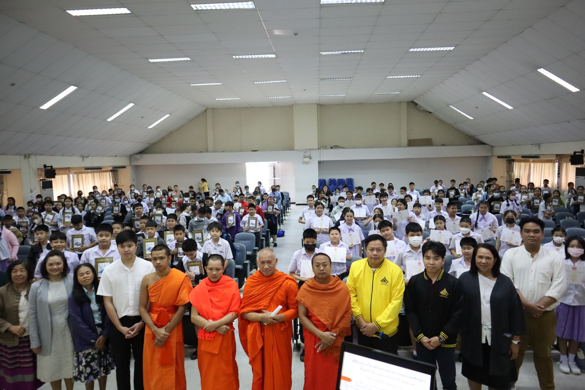 ภาพประกอบ: พิธีมอบเกียรติบัตร และอบรมธรรมศึกษาชั้นตรี โท เอก ประจำปี 2567