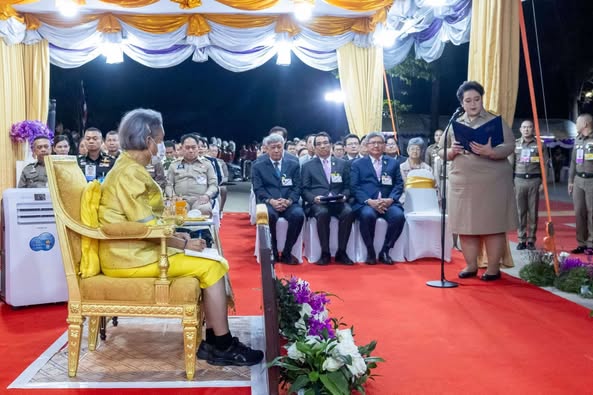 ภาพประกอบ: รับเสด็จสมเด็จพระกนิษฐาธิราช กรมสมเด็จพระเทพรัตนราชสุดาฯ เพื่อถวายรายงานนิทรรศการ “ปฏิทินดิถีเพ็ญ ฉบับ สดร.