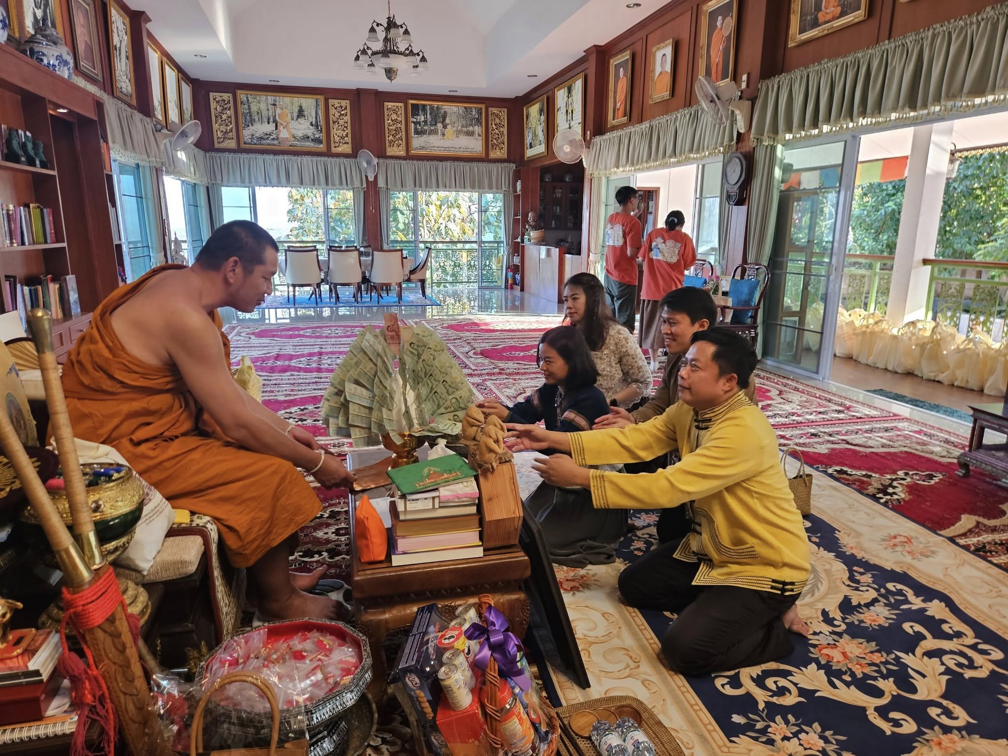 ภาพประกอบ: สำนักศิลปะและวัฒนธรรมมหาวิทยาลัยราชภัฏเชียงใหม่ ร่วมงานทำบุญฉลองเสนาสนะปอยหลวงถวายอุโบสถล้านนา และงานปิดทองตัดหวายลูกนิมิตผูกพัทธสีมา