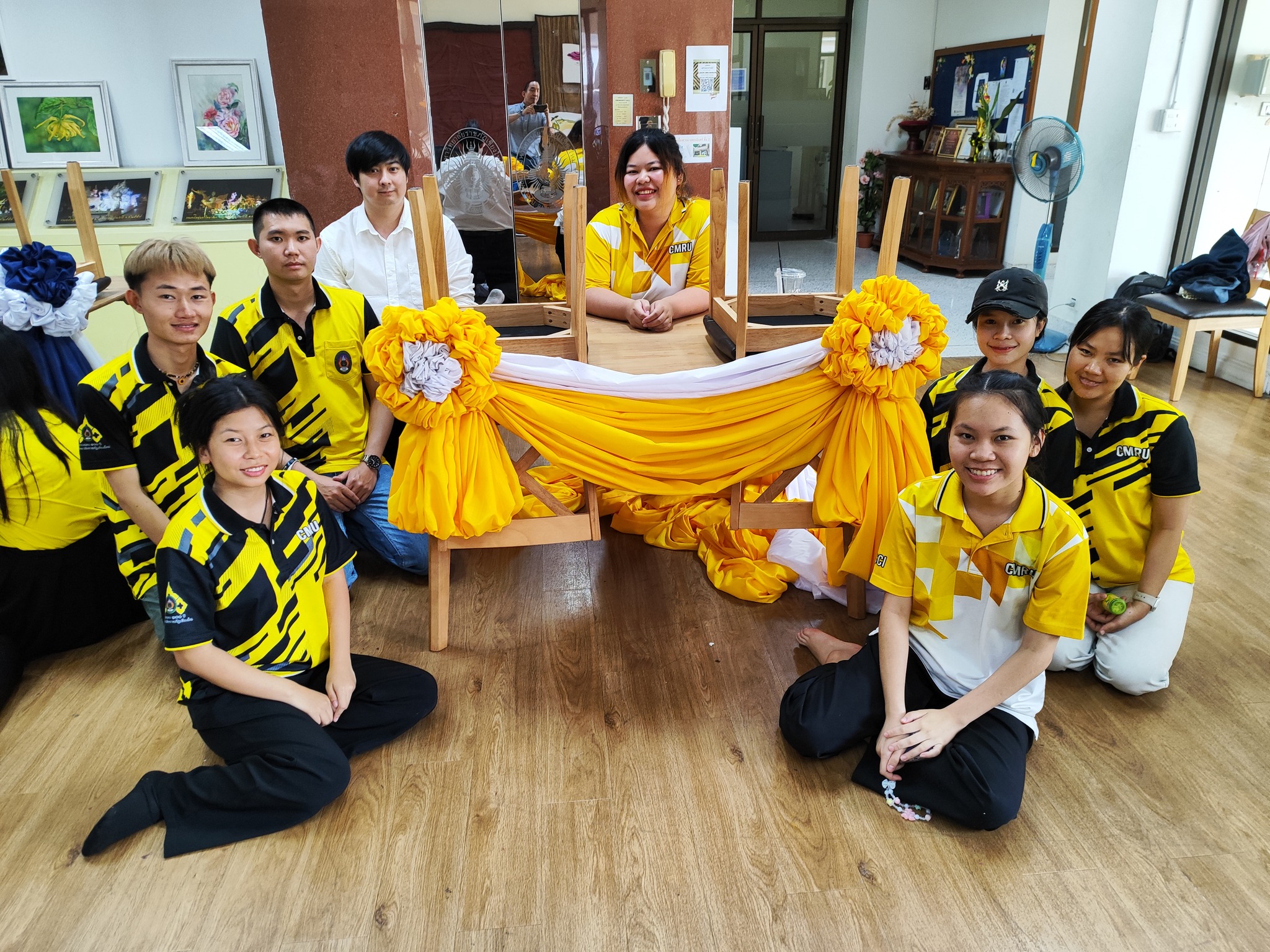 ภาพประกอบ: จัดการอบรมหลักสูตร “การจับจีบผ้า ระบายผ้าประดับโต๊ะ”