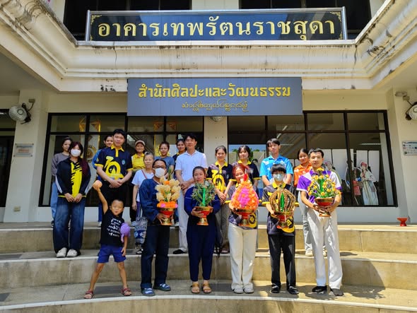 ภาพประกอบ: จัดโครงการพัฒนาตามแนวนโยบาย 1 นักศึกษา 1 ศิลปวัฒนธรรม กิจกรรม “การทำเครื่องสักการะล้านนา ; หมากสุ่ม หมากเบ็ง ต้นผึ้ง ต้นดอก ต้นเทียน”