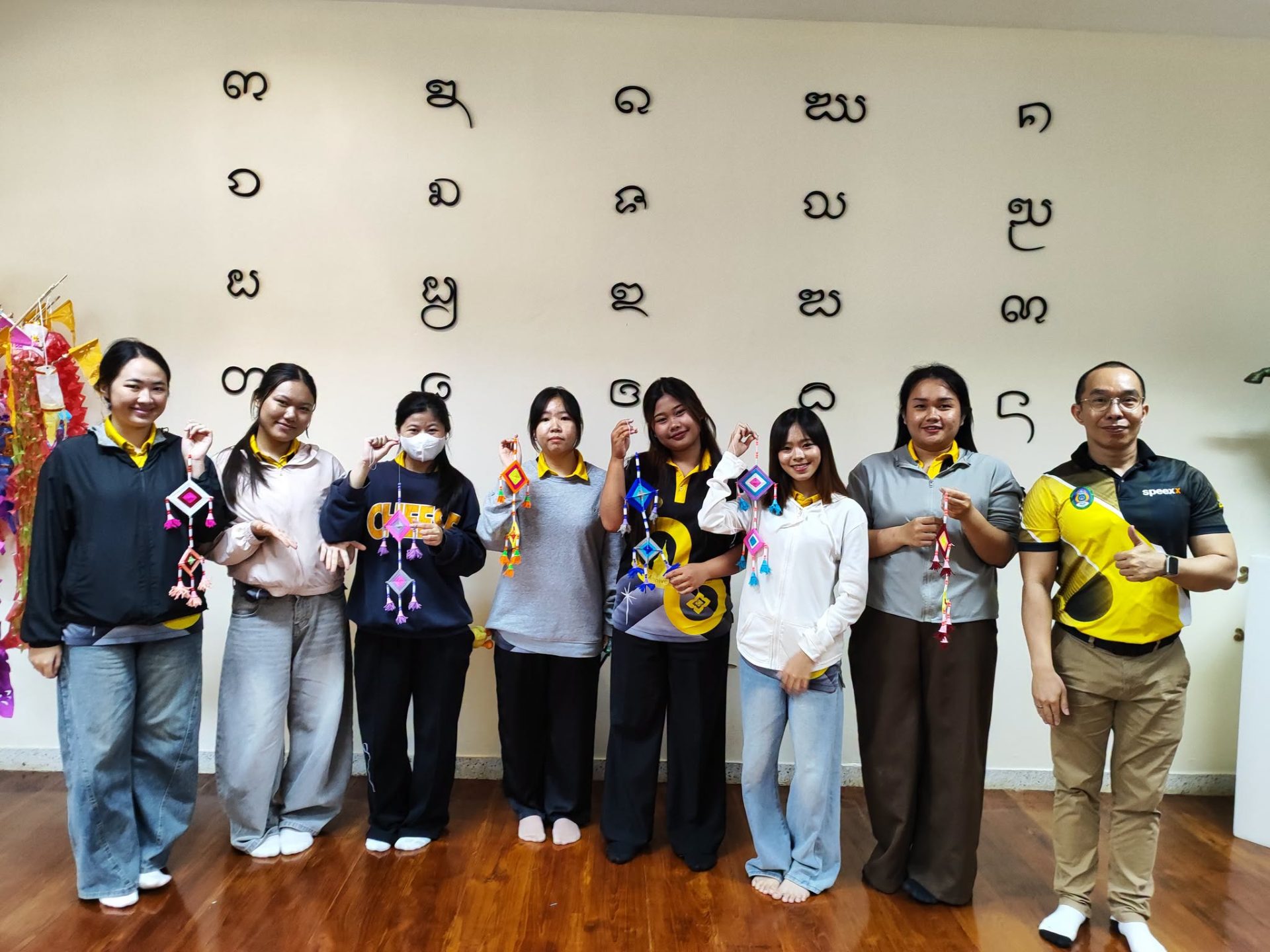 ภาพ: สำนักศิลปะและวัฒนธรรม จัดกิจกรรม 'การประดิษฐ์ตุงใย' ส่งเสริม 1 นักศึกษา 1 ศิลปวัฒนธรรม อนุรักษ์ล้านนา