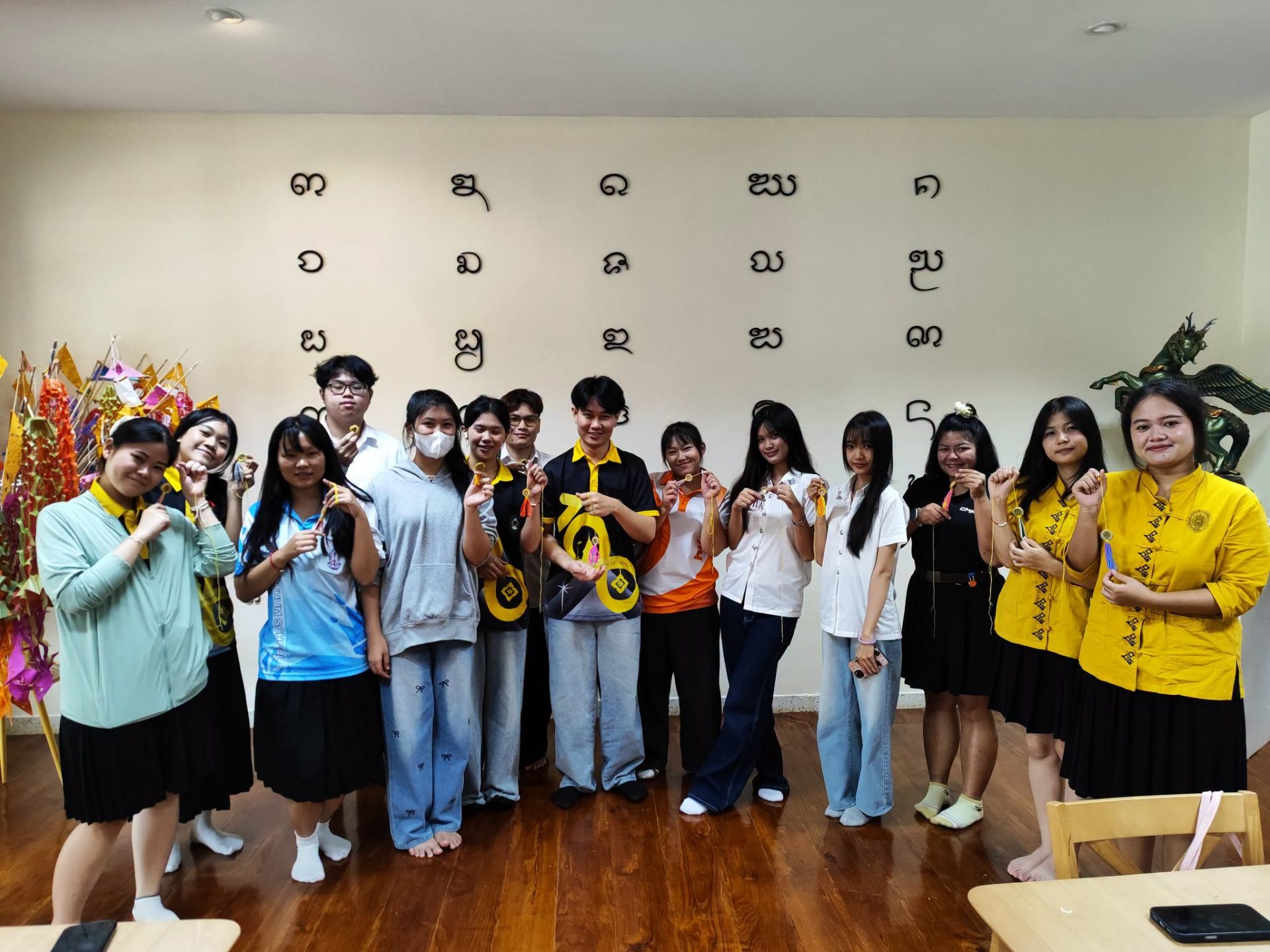 ภาพ: สำนักศิลปะฯ จัดอบรม 'ประดิษฐ์ตุงข้าวเปลือก' สานต่อศิลปวัฒนธรรมล้านนา